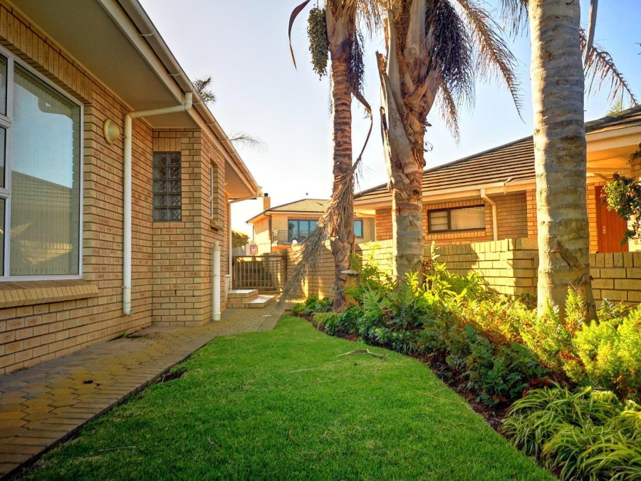 5 Bedroom Property for Sale in Menkenkop Western Cape